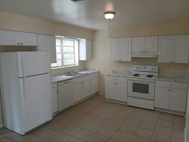 Building Photo - 7401 Paso Robles Blvd