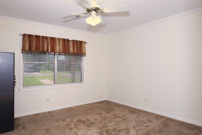 Foto del edificio - 115 Irwin Rd