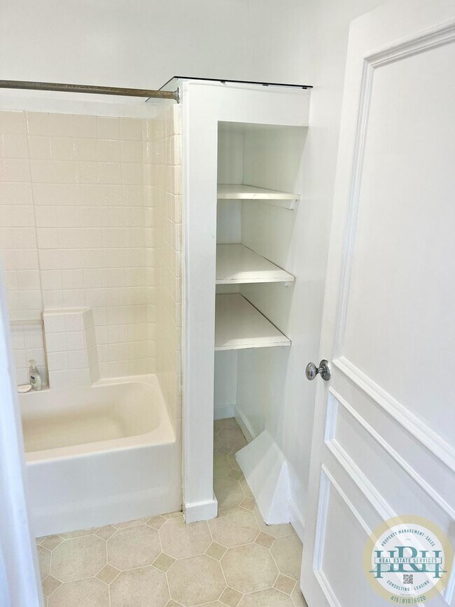 Foto del edificio - Charming Studio Nestled in the Heart of th...