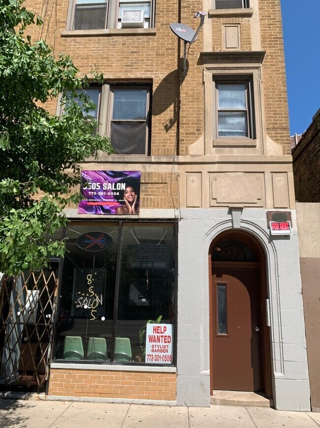 Building Photo - 4421 N BROADWAY Ave