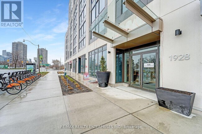 Photo du bâtiment - 1928-1928 Lake Shore Blvd W