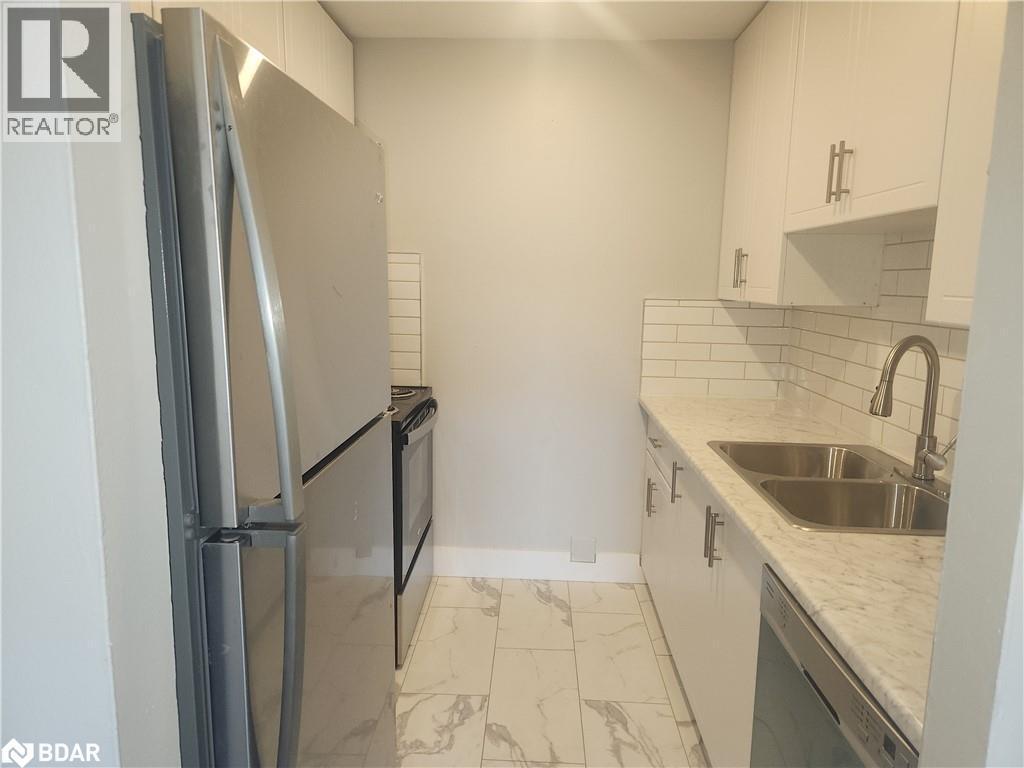Photo principale - 8800 Willoughby Dr