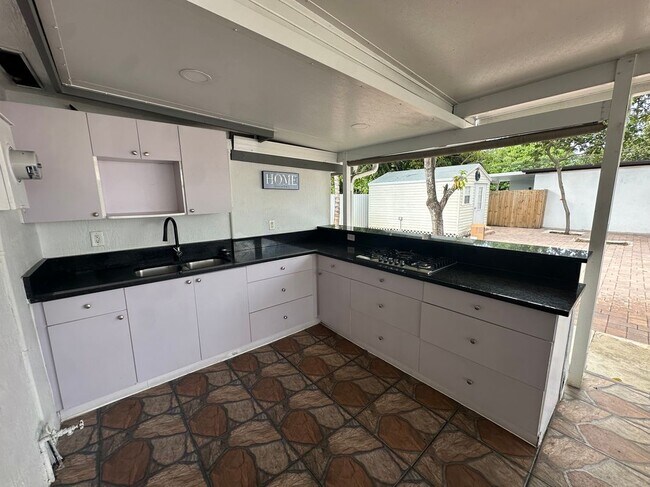 Foto del edificio - 1211 W 34th St