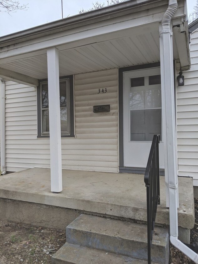 Primary Photo - Updated, 2BR Carillon Bungalow, near UD!