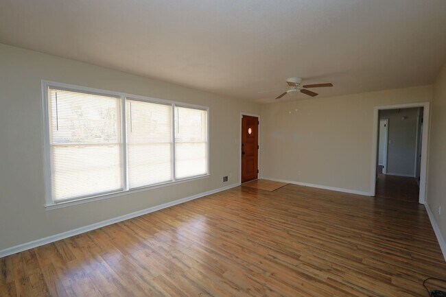 Foto del edificio - 1200 Dellwood Dr