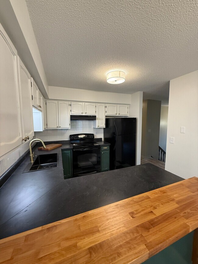 Foto del edificio - 8916 Magnolia Ln N