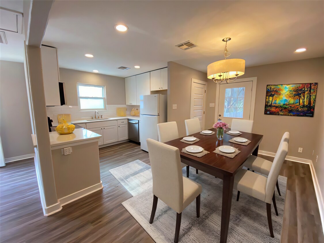 Foto principal - 6402 Auburn Dr