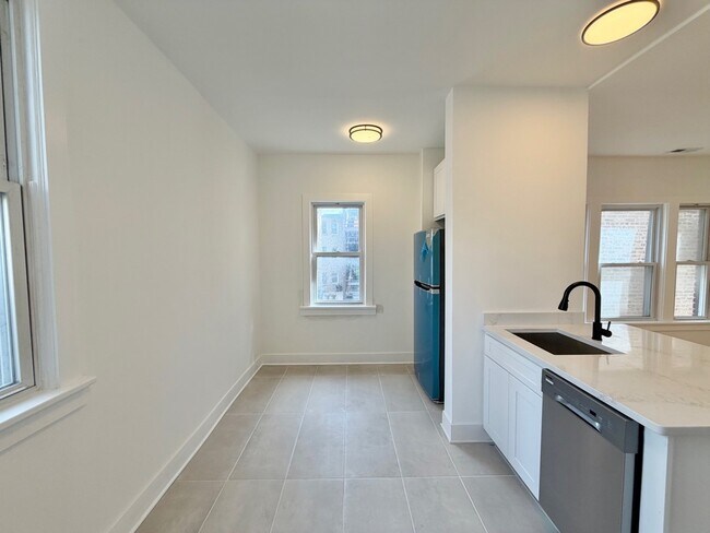 Building Photo - 1522 W Ardmore Ave