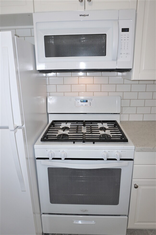 Kitchen - 3028 Livonia Ave