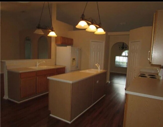 Foto del edificio - Ready for immediate occupancy!