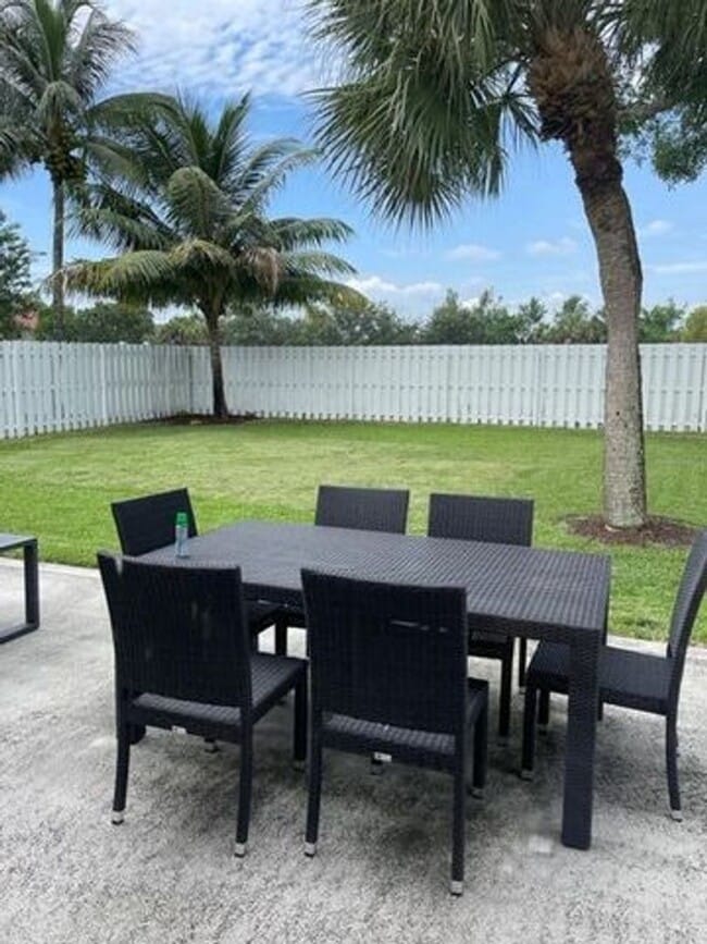 Building Photo - 7891 Manor Forest Blvd