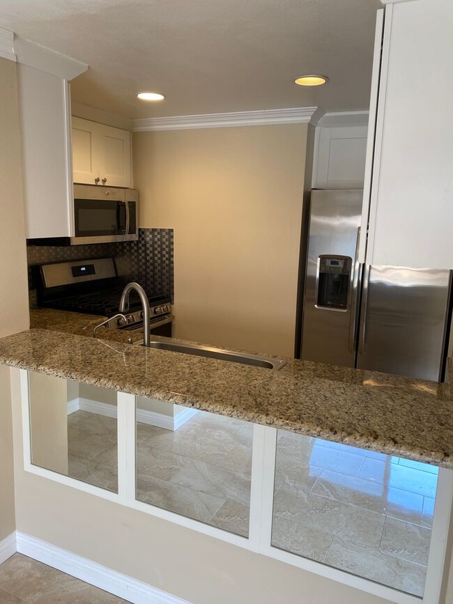 Building Photo - Remodeled upper 2 bed, 2 bath condo