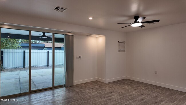 Foto del edificio - 1109 W Broadway Rd