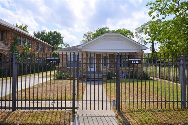 Building Photo - 2418 Truxillo St