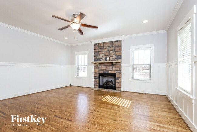Building Photo - 2249 Sherwood Dr