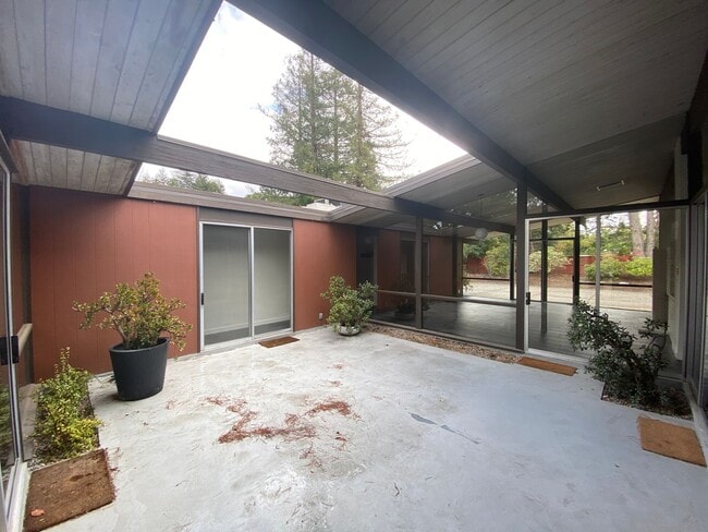 Building Photo - Gorgeous Single-Level Eichler in Northgate...