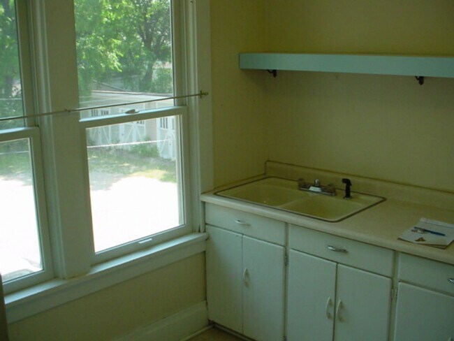 Building Photo - (518) - 819-821 E. Gorham Street