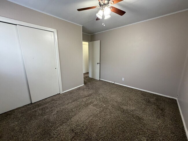 Foto del edificio - 2715 Kenwood Ave