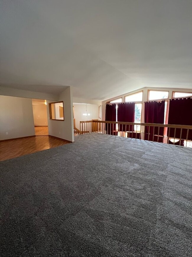 Building Photo - Long Realty & Property Management - 5 Bedr...