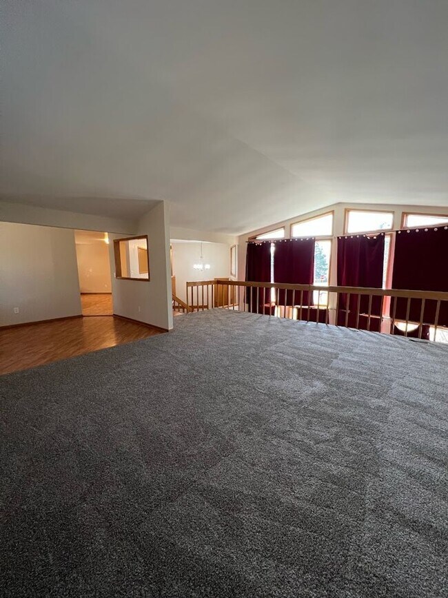 Foto del edificio - Long Realty & Property Management - 5 Bedr...