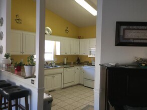 Building Photo - 229 Lakemere Dr