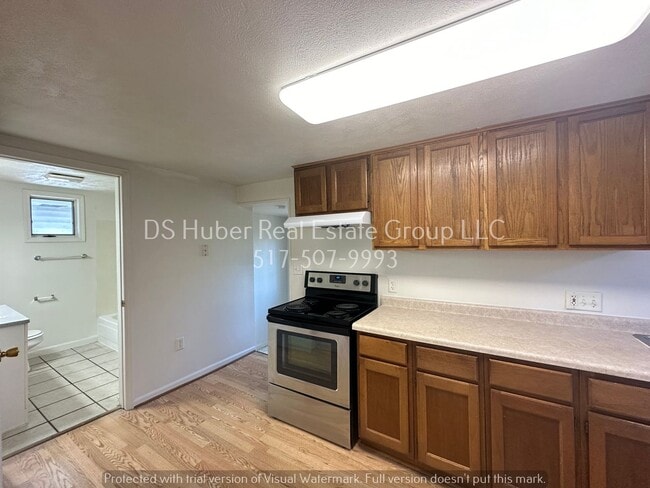 Building Photo - Fantastic 3 bedroom 1 bath with fenced yard!