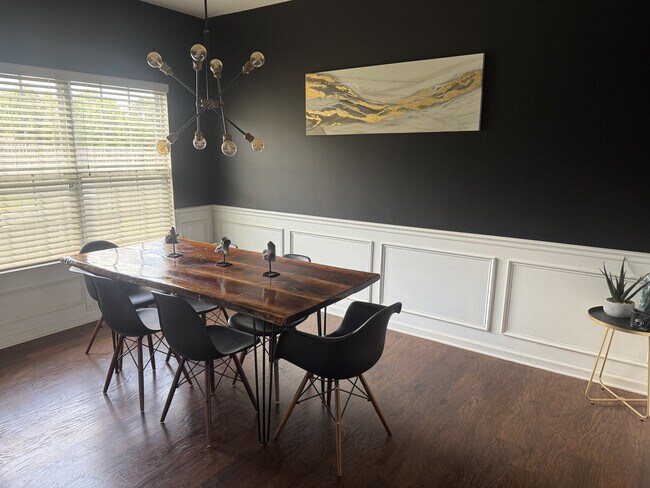 Foto del edificio - 593 Friar Park Ln