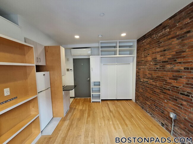 Building Photo - 144 Bowdoin St