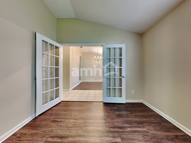 Building Photo - 3370 Westfield Dr
