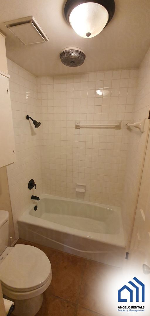 Foto del edificio - Spacious 2 bedrooms + a loft bedroom and 2...