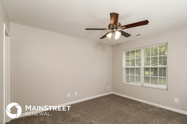 Foto del edificio - 3921 Springbrook Dr