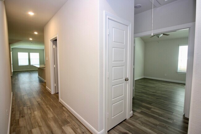 Foto del edificio - 24323 Wild Bramble Ln