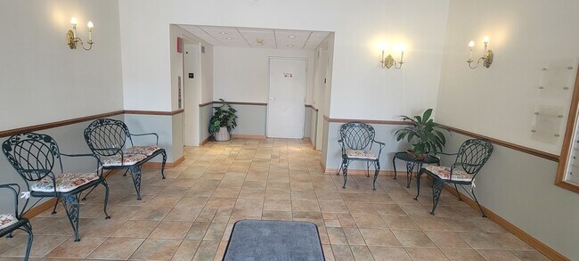 Foto del edificio - 675 Pearson St