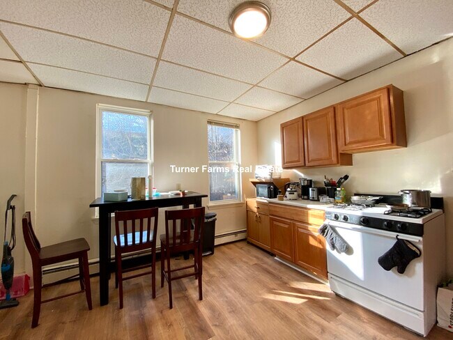 Building Photo - 1572 Tremont St