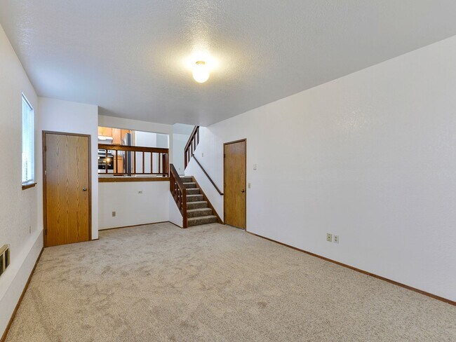 Building Photo - Application Pending - Spacious 3 bedroom 1...