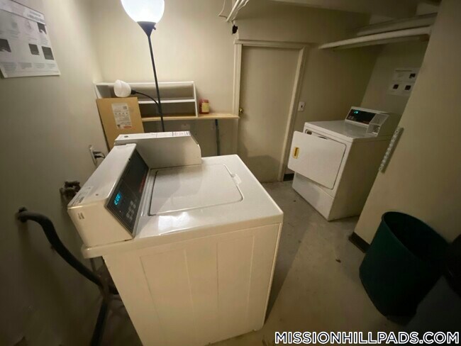 Foto del edificio - 822 Huntington Ave