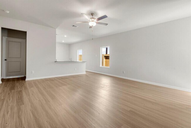 Building Photo - 6422 Elm St