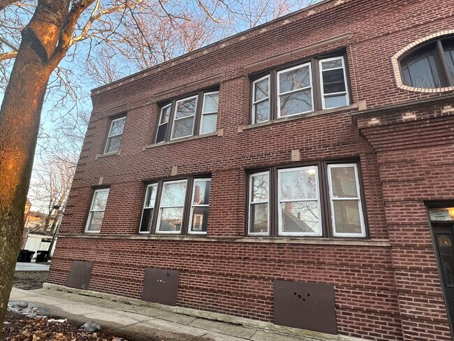 Foto del edificio - 2707 E 78th St