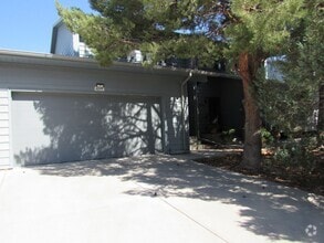 Building Photo - 1019 Surrey Ct