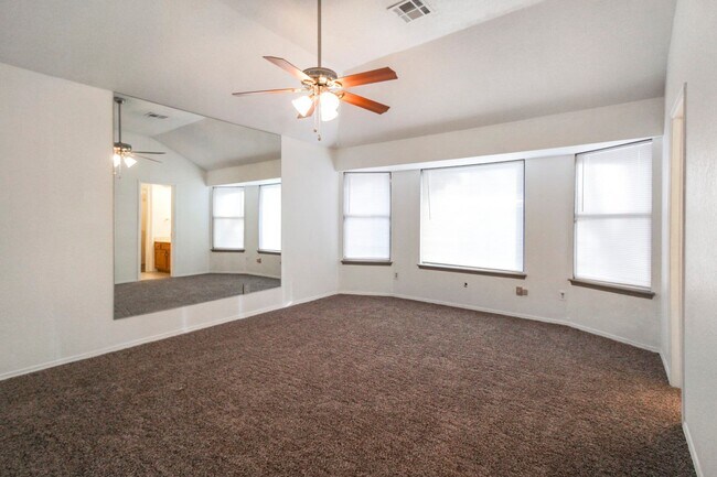 Foto del edificio - Great 3 Bed 2 Bath In Edmond