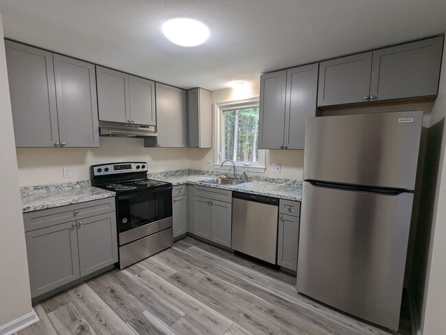 Foto del edificio - 13 Kendall Pond Rd