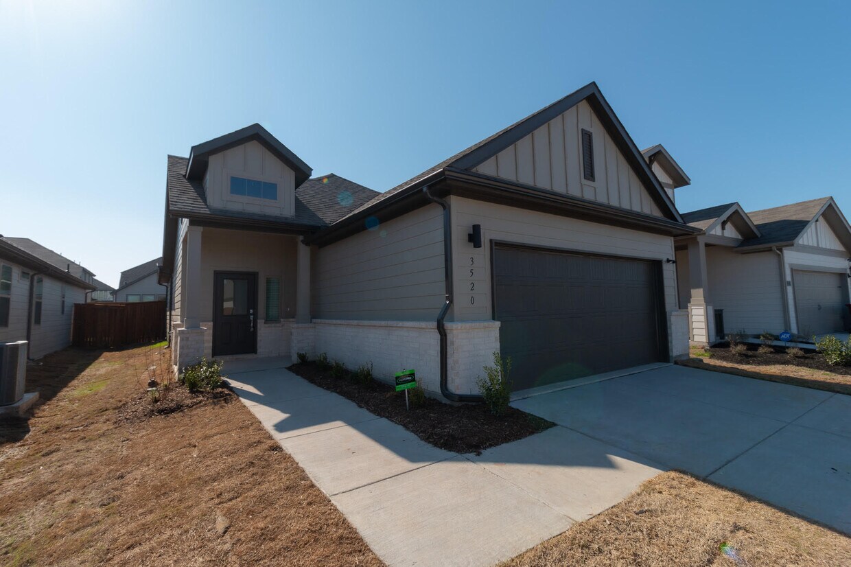 Primary Photo - 3520 Palo Duro Dr