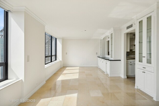 Foto del edificio - 180 E Pearson St