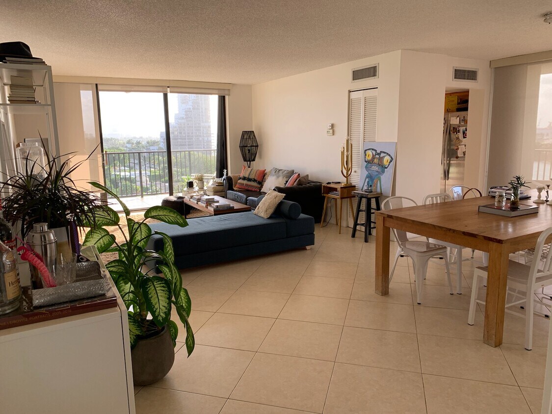 Foto principal - 801 N Venetian Dr