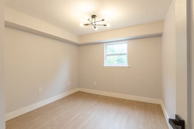 Foto del edificio - 1913 Country Ln