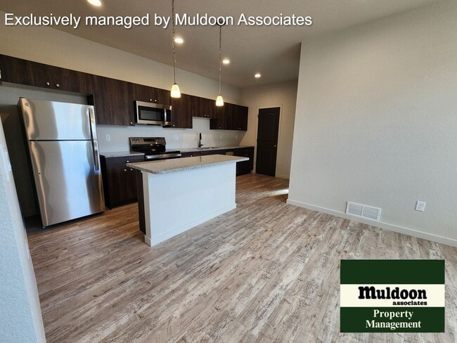 Building Photo - Available now! New Duplex Home in Pueblo West!