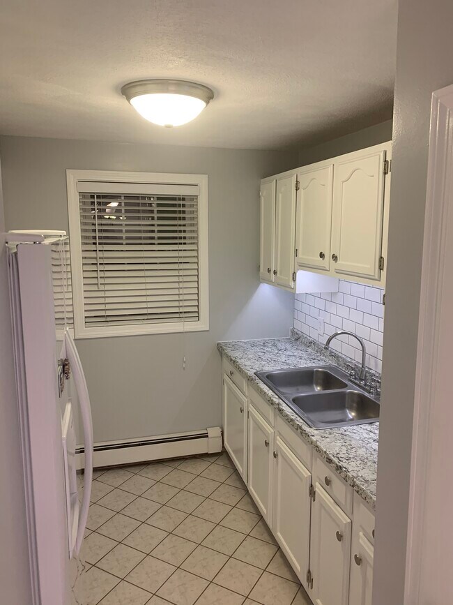 Kitchen - 66 Sterling St