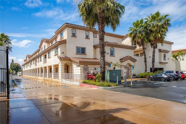 Foto del edificio - 17168 Newhope St