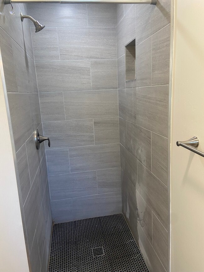 Shower - 221 Plymouth Dr