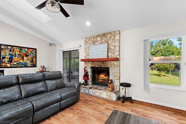 Foto del edificio - Beautifully updated 3 bedroom 2 bath home in Valwood